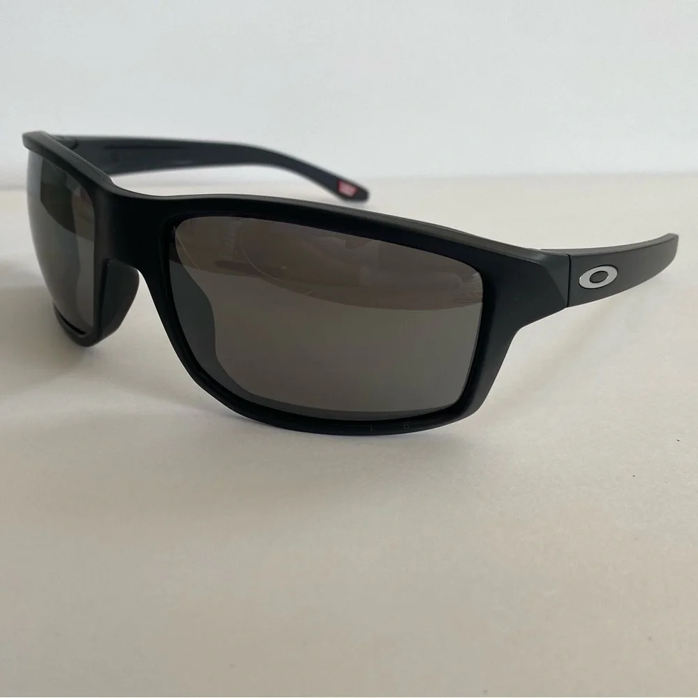 NWOT - Authentic - Oakley Gibston Polarized Sunglasses - Black / Grey - Picture 10 of 16